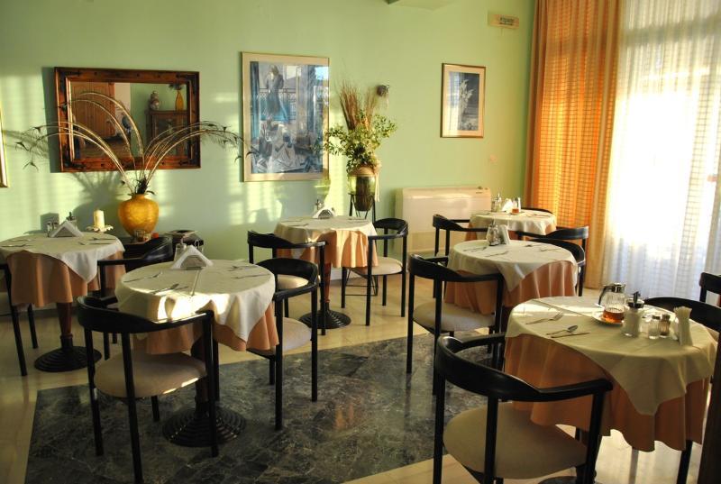 Kalypso Hotel Порос Экстерьер фото